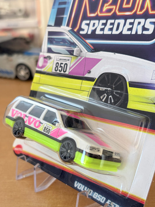 Hot Wheels Neon Speeders | Volvo 850 Estate | 2026 Mix 1 1/8