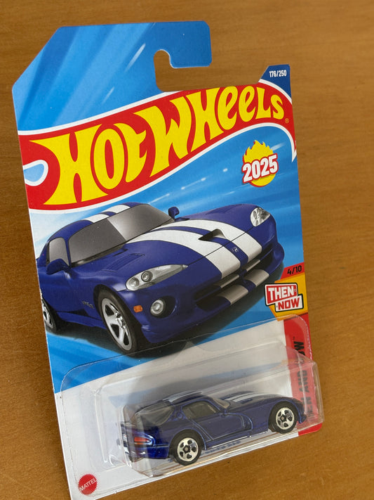 Hot Wheels Mainline / '95 Dodge Viper GTS / 2025 Then and Now 4/10