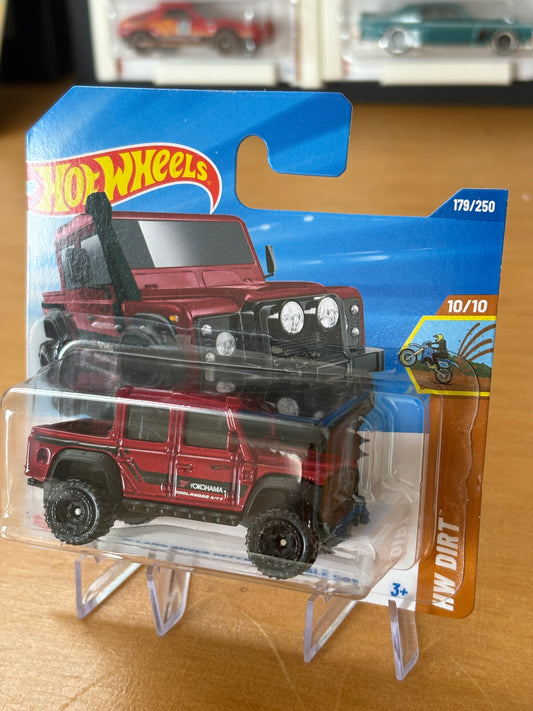Hot Wheels Mainline / 15' Land Rover Defender Double Cab / 2025 HW Dirt 10/10 Short Card