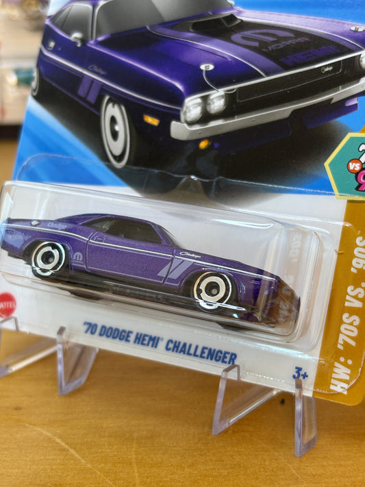 Hot Wheels Mainline / '70 Dodge Hemi Challenger / 2025 HW: 70's vs. 90's 10/10