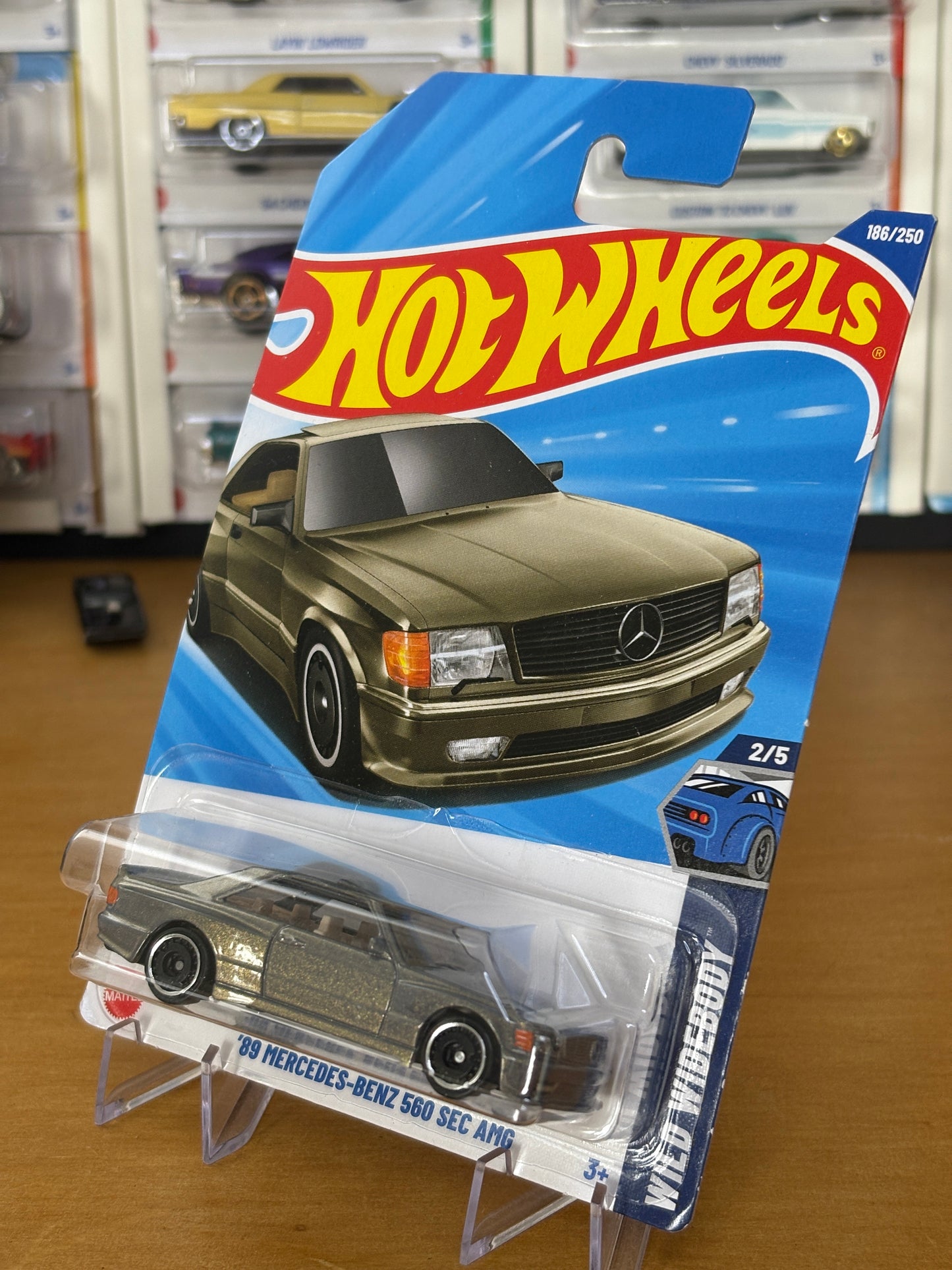 Hot Wheels Mainline / '89 Mercedes-Benz 560 SEC AMG / 2025 Wild Widebody 2/5