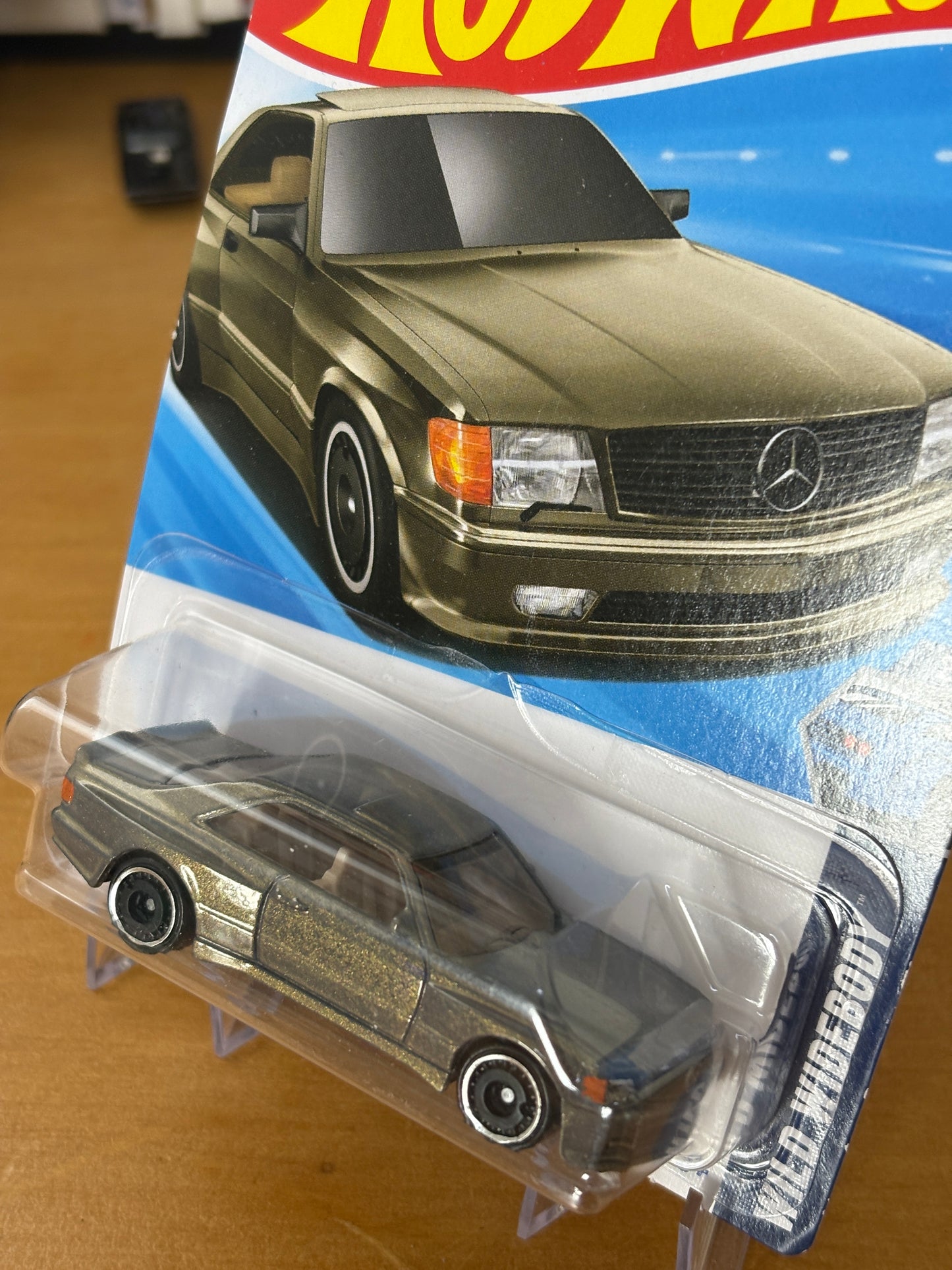 Hot Wheels Mainline / '89 Mercedes-Benz 560 SEC AMG / 2025 Wild Widebody 2/5
