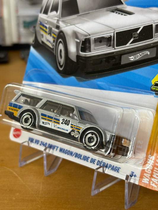 Hot Wheels Mainline / Volvo 240 Drift Wagon / 2025 Wagons 3/5