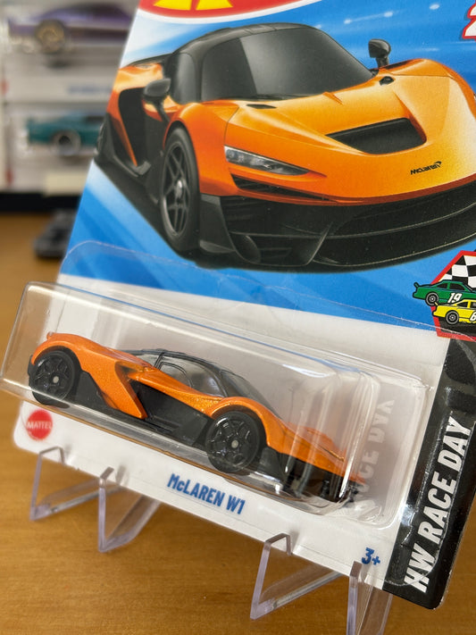 Hot Wheels Mainline / McLaren V1 / 2025 Race Day 6/10 (Short Card)