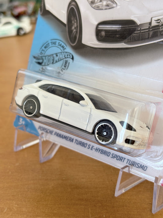 Hot Wheels Porsche Panamera Turbo S E-Hybrid Sport Turismo | 2020 Porsche 3/5 Mainline