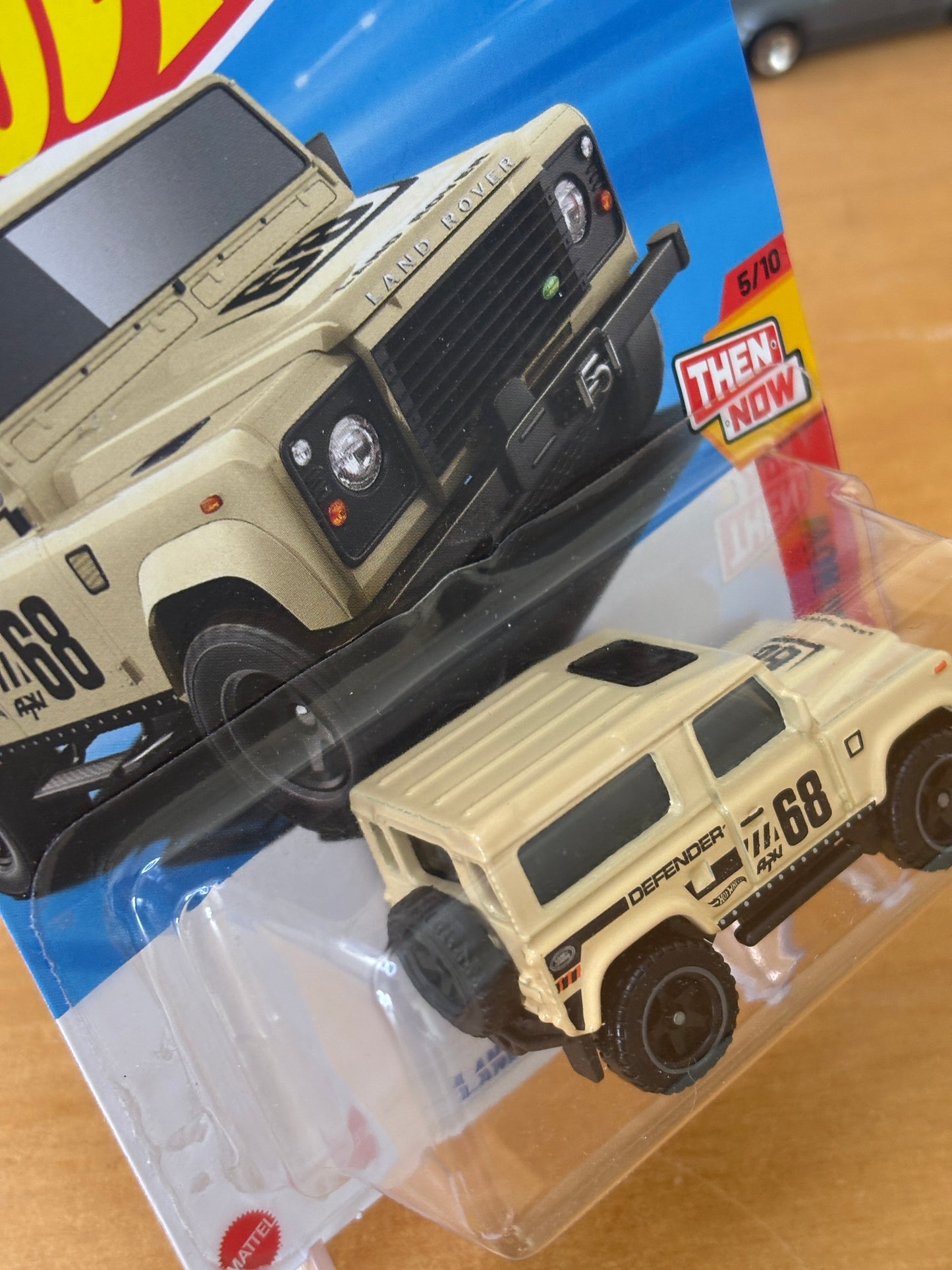 Hot Wheels Mainline / Land Rover Defender 90 / 2025 Then and Now 5/10