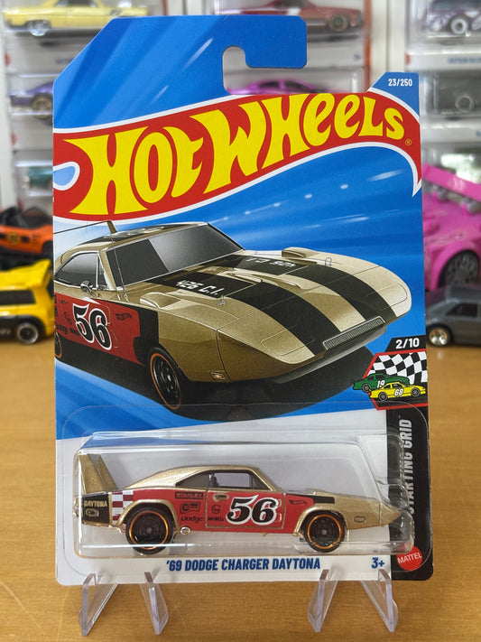 Hot Wheels Mainline / '69 Dodge Charger Daytona / 2026 HW Starting Grid 2/10