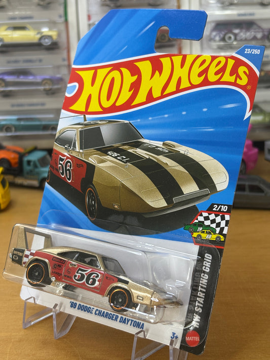 Hot Wheels Mainline / '69 Dodge Charger Daytona / 2026 HW Starting Grid 2/10