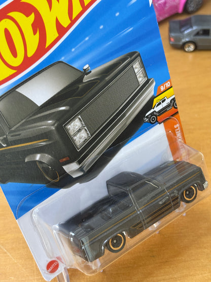 Hot Wheels Mainline / '83 Chevy Silverado / 2025 HW Hot Trucks 9/10 GREY