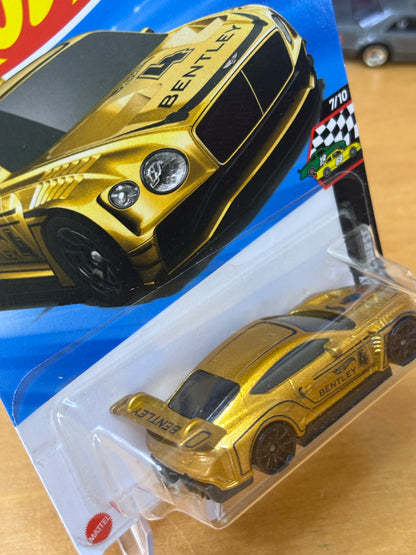 Hot Wheels Mainline / 2018 Bentley Continental GT3 / 2025 HW Race Day 7/10 GOLD
