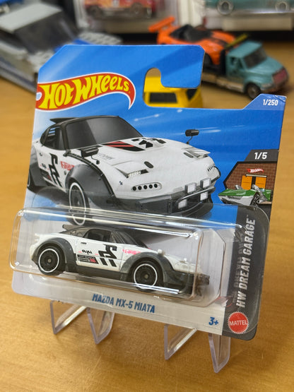 Hot Wheels Mainline / Mazda MX-5 Miata / 2026 HW Dream Garage 1/5 Short Card