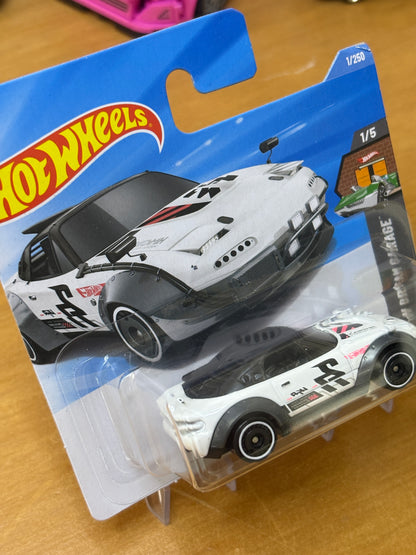 Hot Wheels Mainline / Mazda MX-5 Miata / 2026 HW Dream Garage 1/5 Short Card