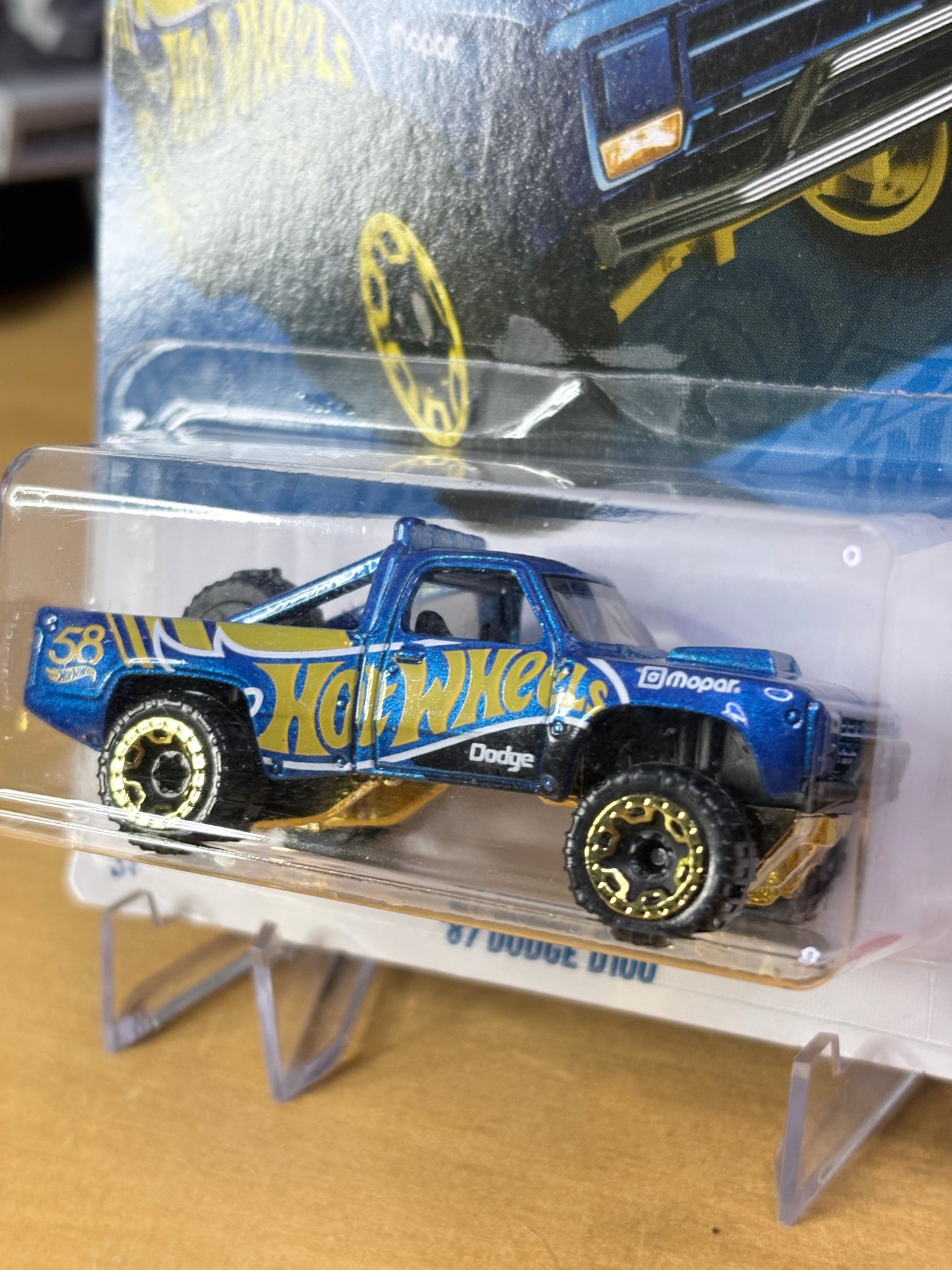 Hot Wheels '87 Dodge D100 | 2026 Hot Wheels Anniversary 4/6