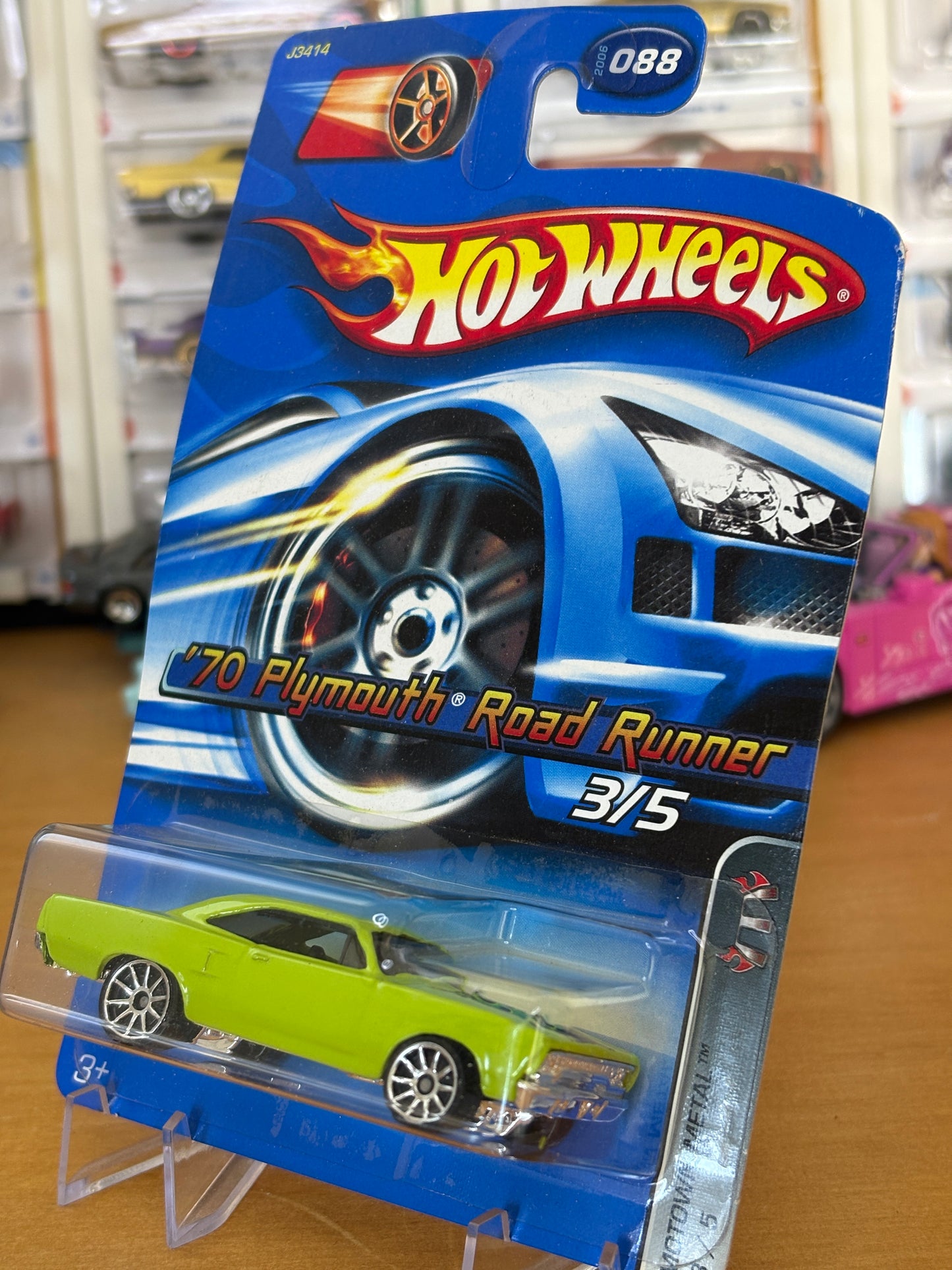Hot Wheels Mainline / '70 Plymouth Road Runner / 2006 MoTown Metal 3/5