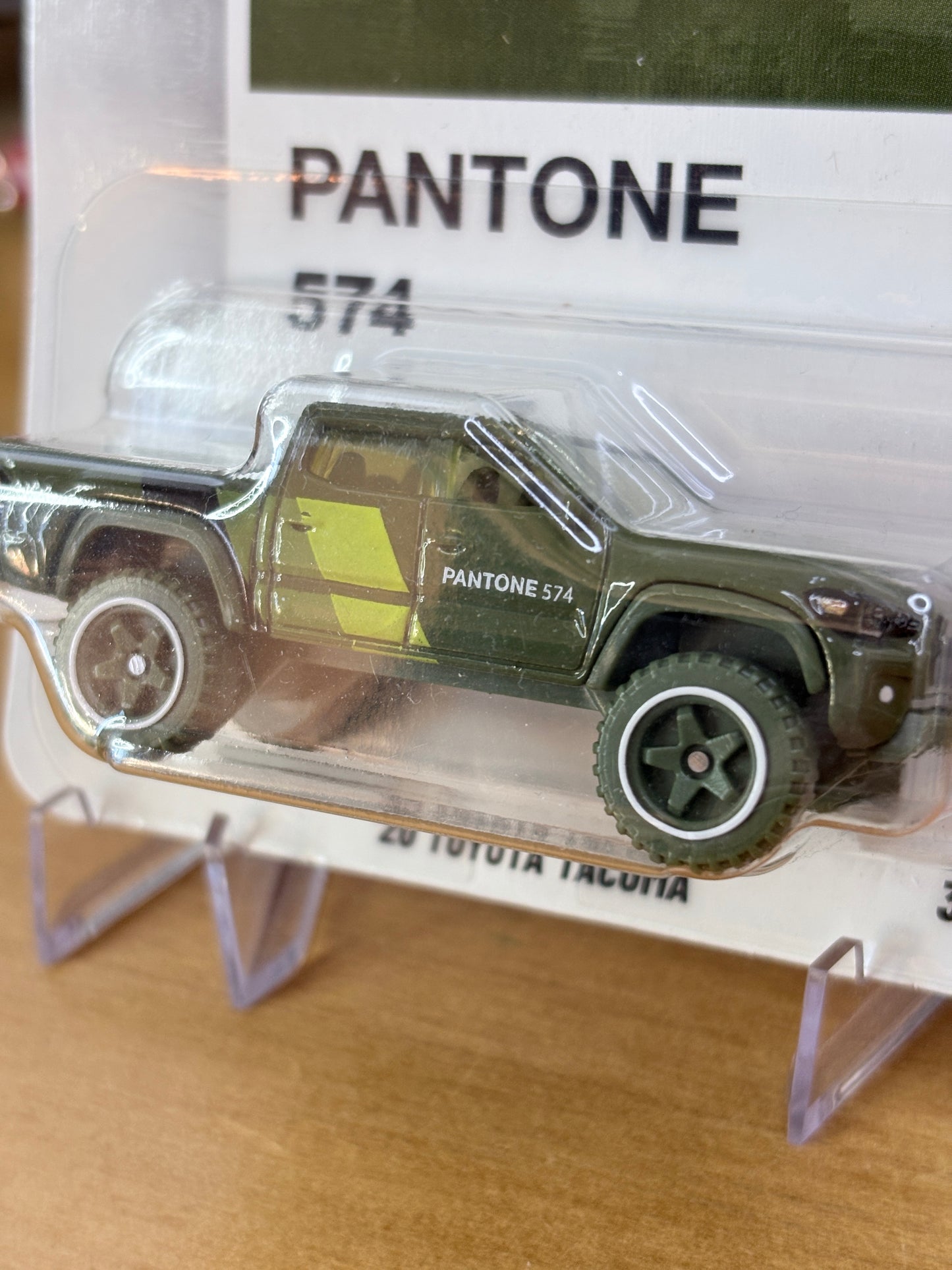 Hot Wheels Silver Series | Toyota Tacoma | 2026 Pantone 1/6