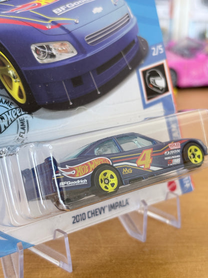Hot Wheels Mainline / 2010 Chevy Impala / 2018 HW Race Team 2/5