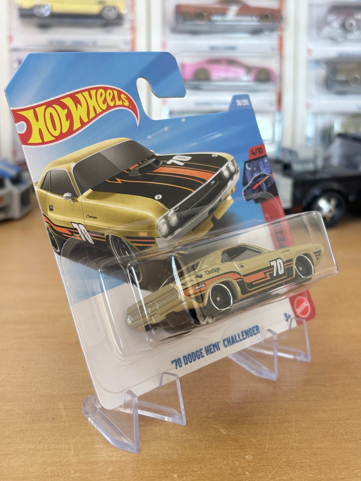 Hot Wheels Mainline / '70 Dodge Hemi Challenger / 2026 Nightspeed 4/10 (Short Card)