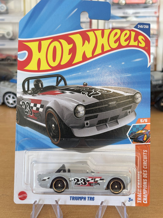 Hot Wheels Mainline Treasure Hunt / Triumph TR6 / 2025 Track Champs 5/5