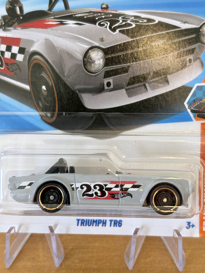 Hot Wheels Mainline Treasure Hunt / Triumph TR6 / 2025 Track Champs 5/5
