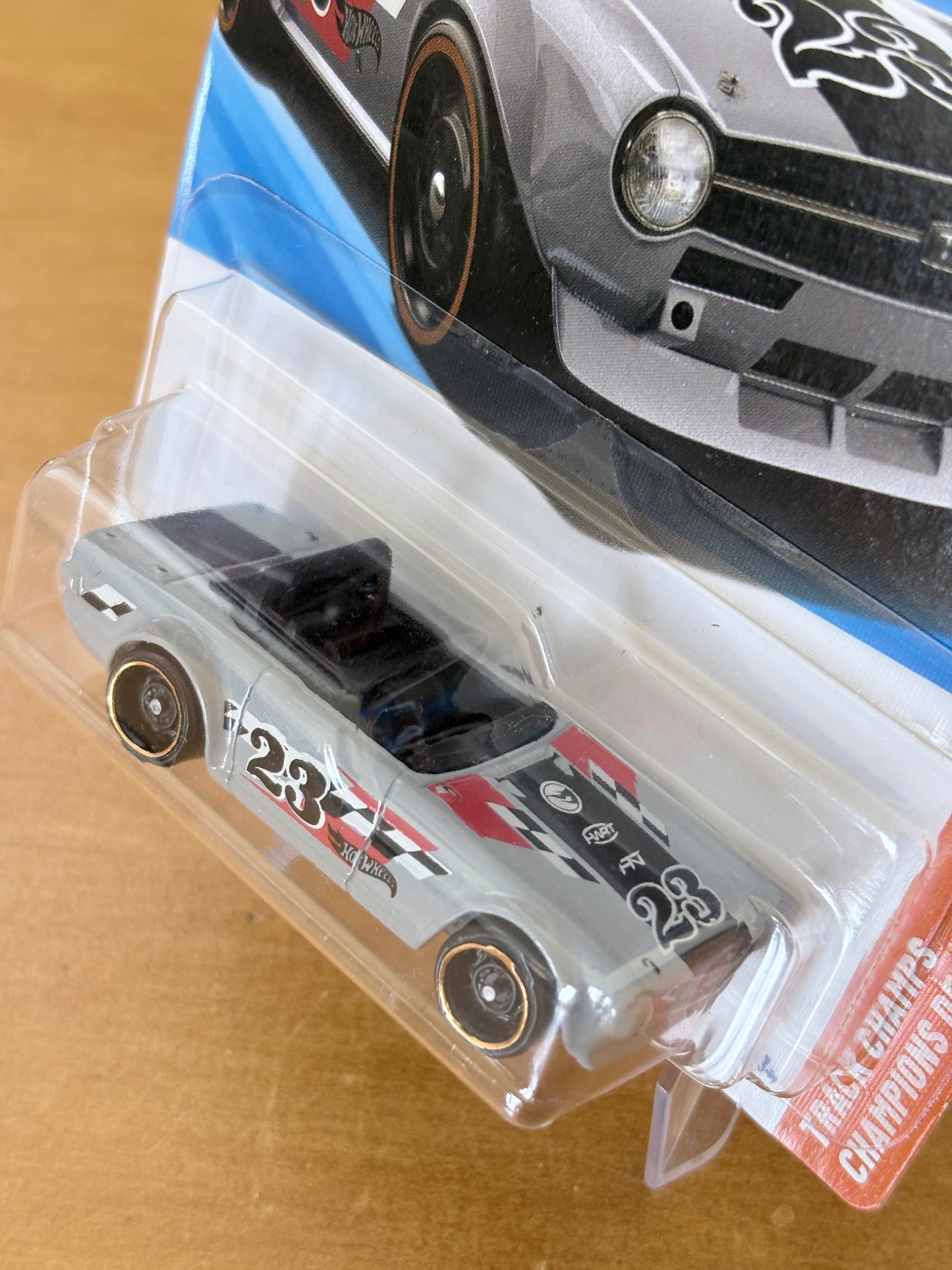 Hot Wheels Mainline Treasure Hunt / Triumph TR6 / 2025 Track Champs 5/5