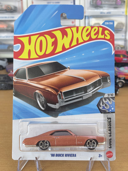 Hot Wheels '66 Buick Riviera | 2026 Cool Classics 7/10