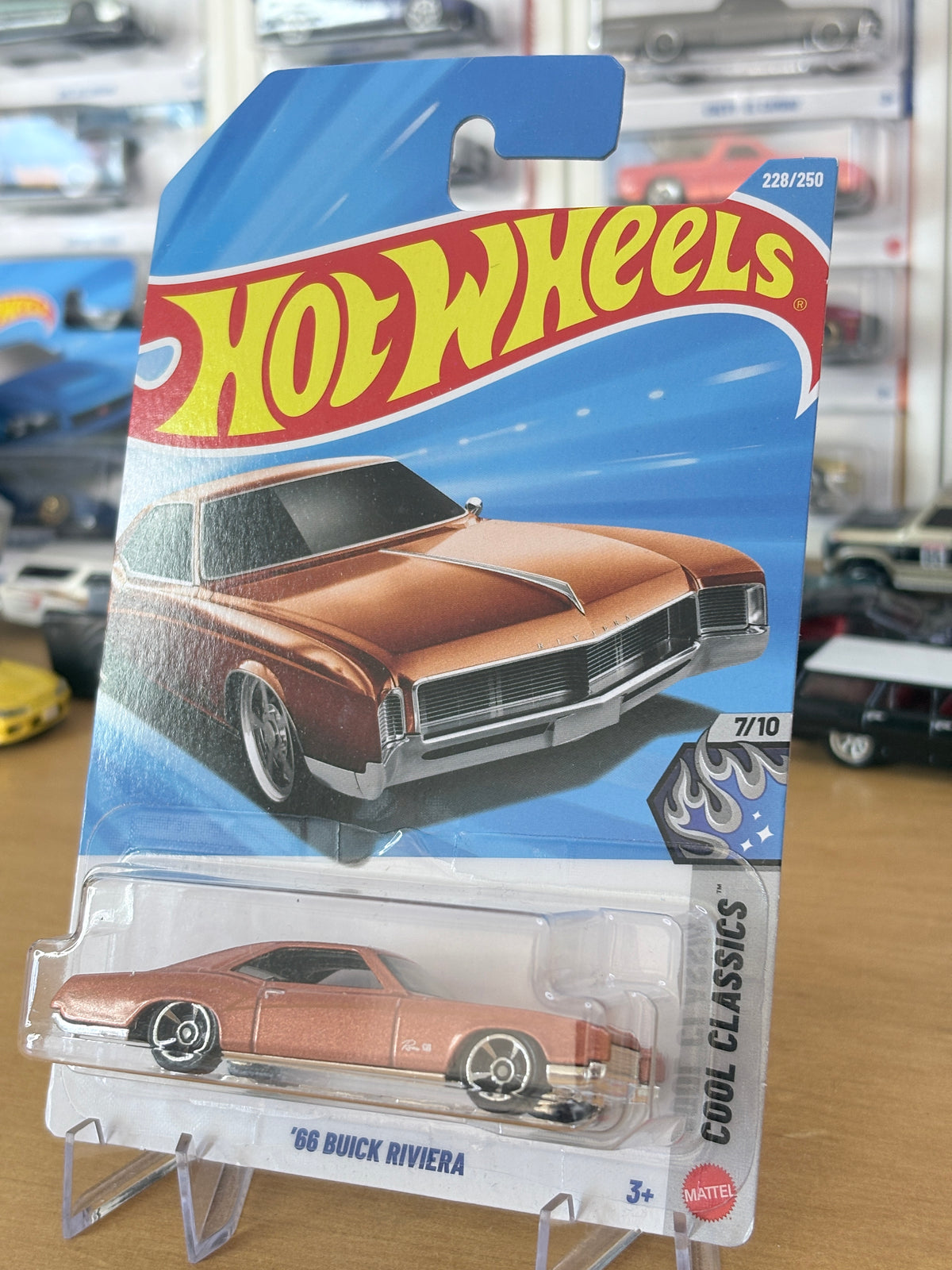 Hot Wheels '66 Buick Riviera | 2026 Cool Classics 7/10