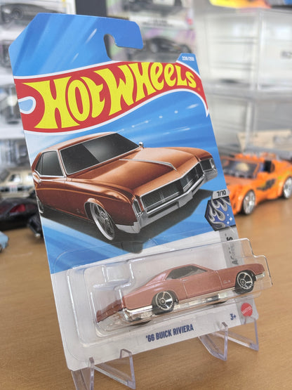 Hot Wheels '66 Buick Riviera | 2026 Cool Classics 7/10