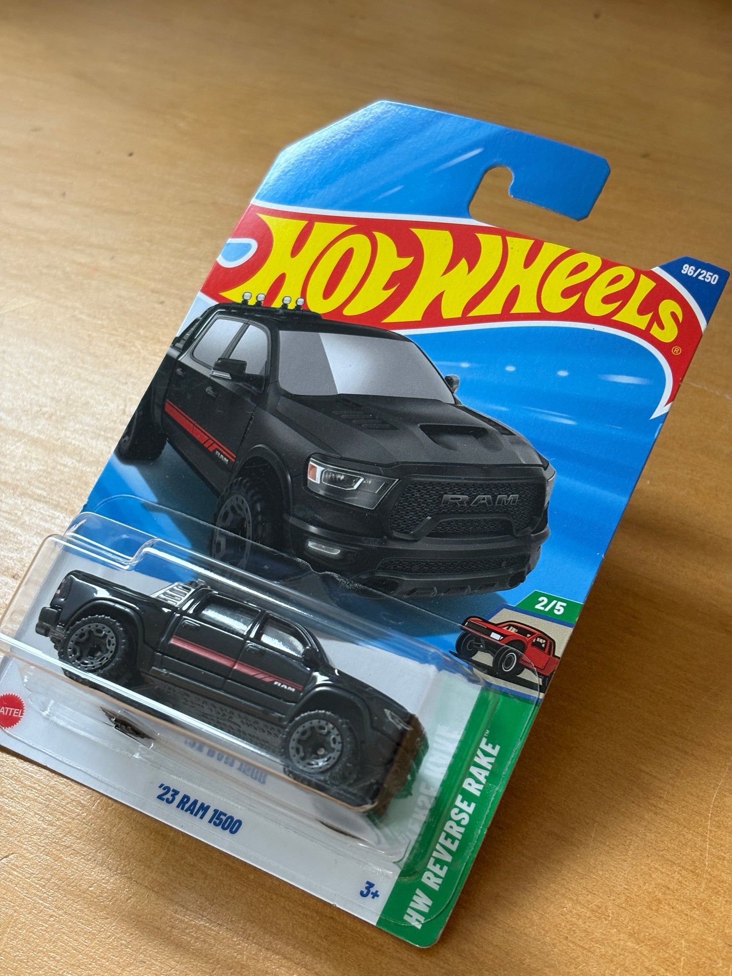 Hot Wheels Mainline / '23 Ram 1500 / 2025 HW Reverse Rake 2/5