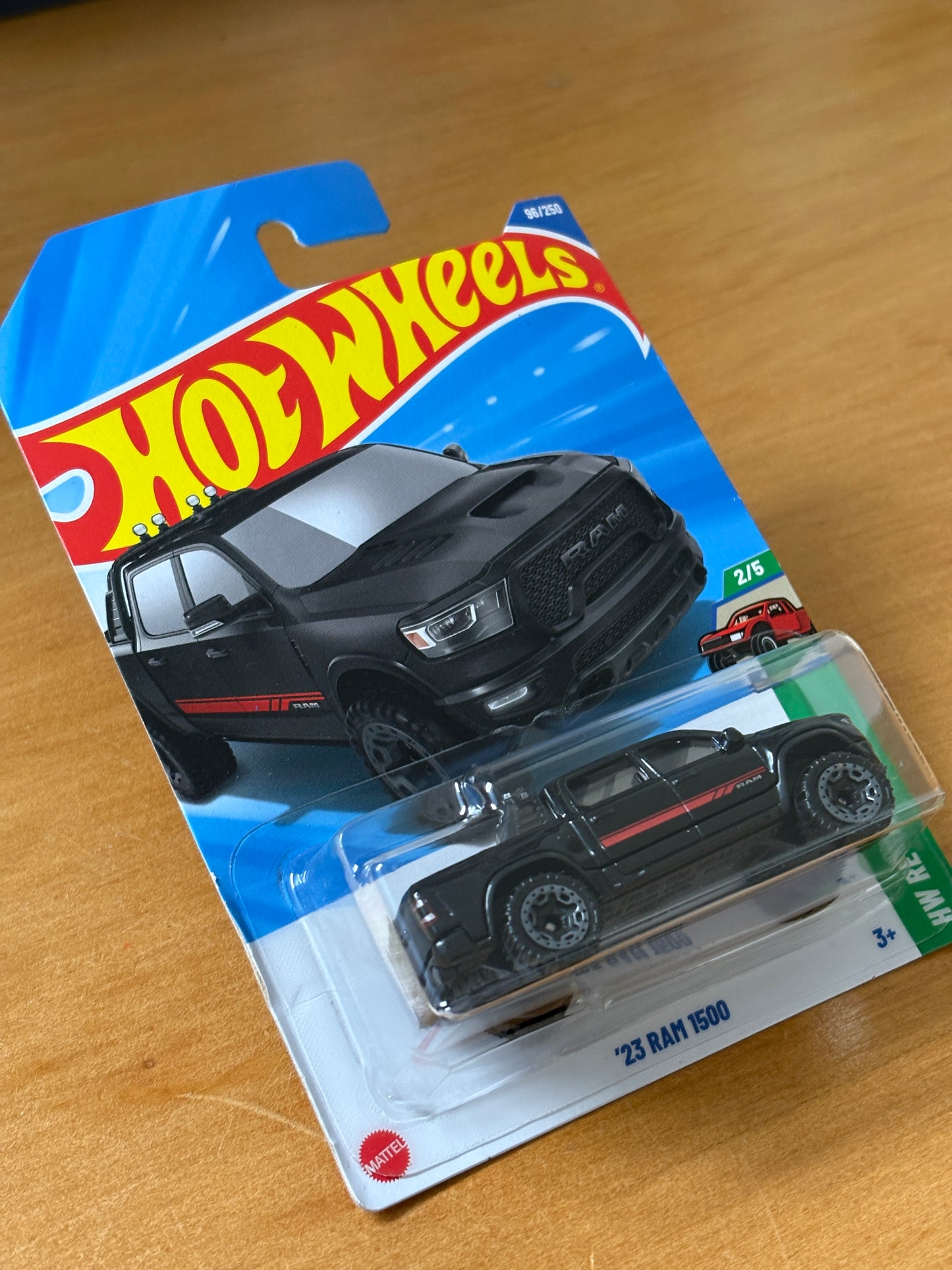 Hot Wheels Mainline / '23 Ram 1500 / 2025 HW Reverse Rake 2/5