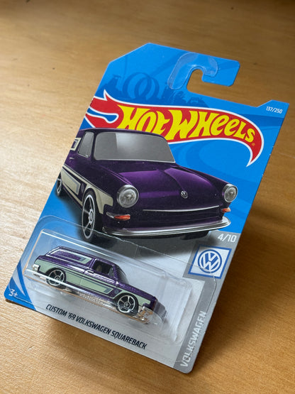 Hot Wheels Mainline / Custom '69 Volkswagen Squareback / 2017 HW Volkswagen 4/10