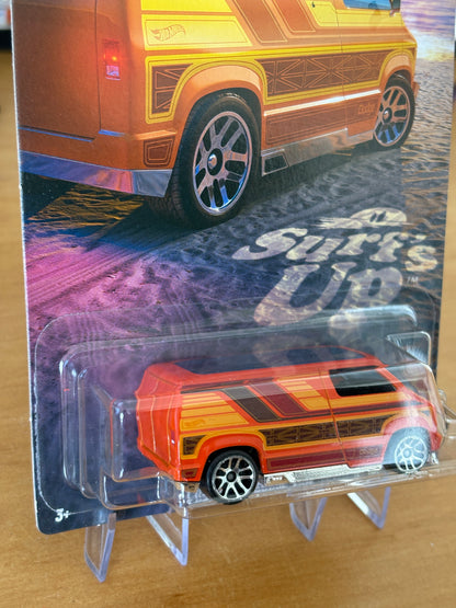 Hot Wheels Silver Series / Custom '77 Dodge Van / 2025 Surfs Up 2/5