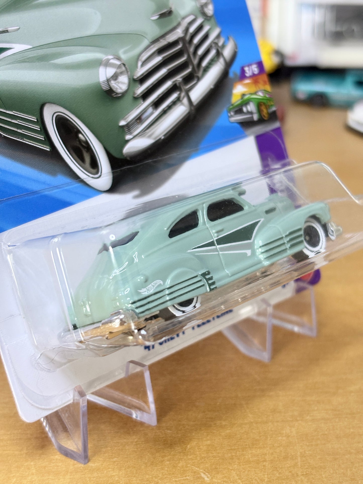Hot Wheels Mainline | '47 Chevy Fleetline | 2026 Layin' Low 3/5