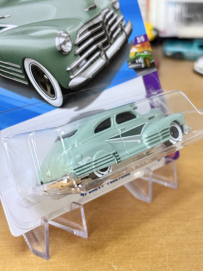 Hot Wheels Mainline | '47 Chevy Fleetline | 2026 Layin' Low 3/5