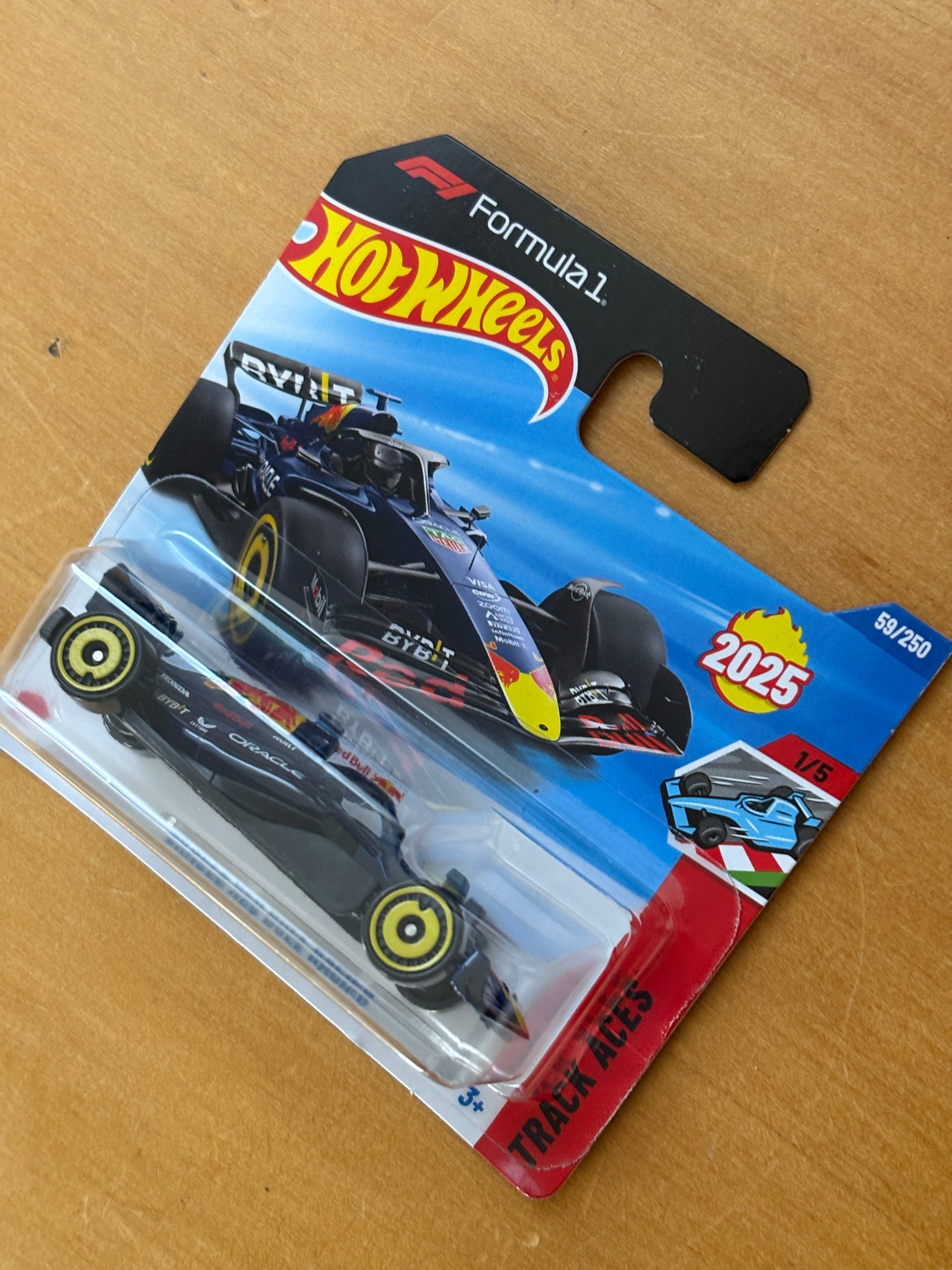 Hot Wheels Mainline / F1 Oracle Red Bull Racing / 2025 HW Track Aces 1/5 Short Card