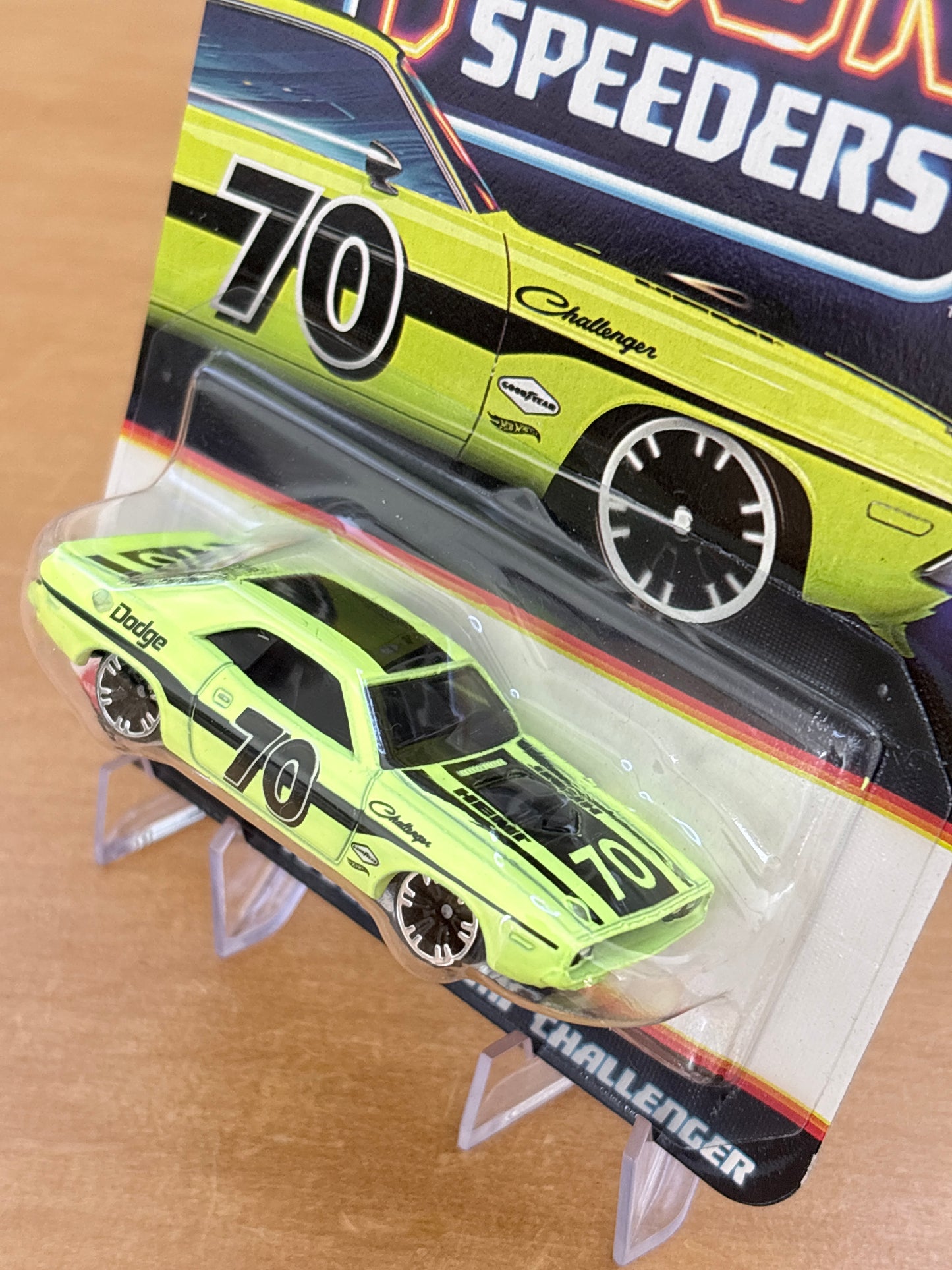 Hot Wheels Neon Speeders | '70 Dodge Hemi Challenger | 2026 Mix 1 5/8