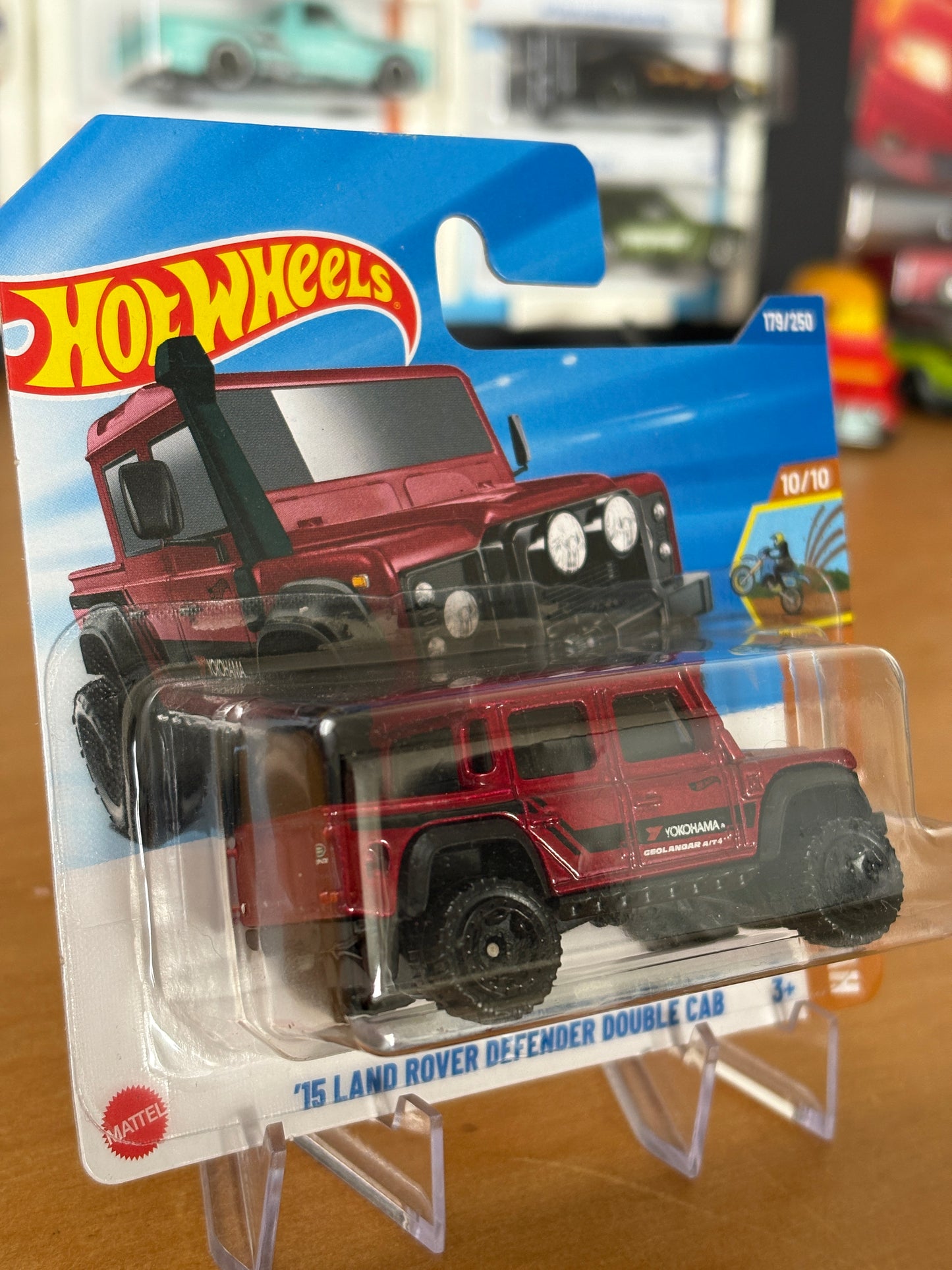Hot Wheels Mainline / 15' Land Rover Defender Double Cab / 2025 HW Dirt 10/10 Short Card