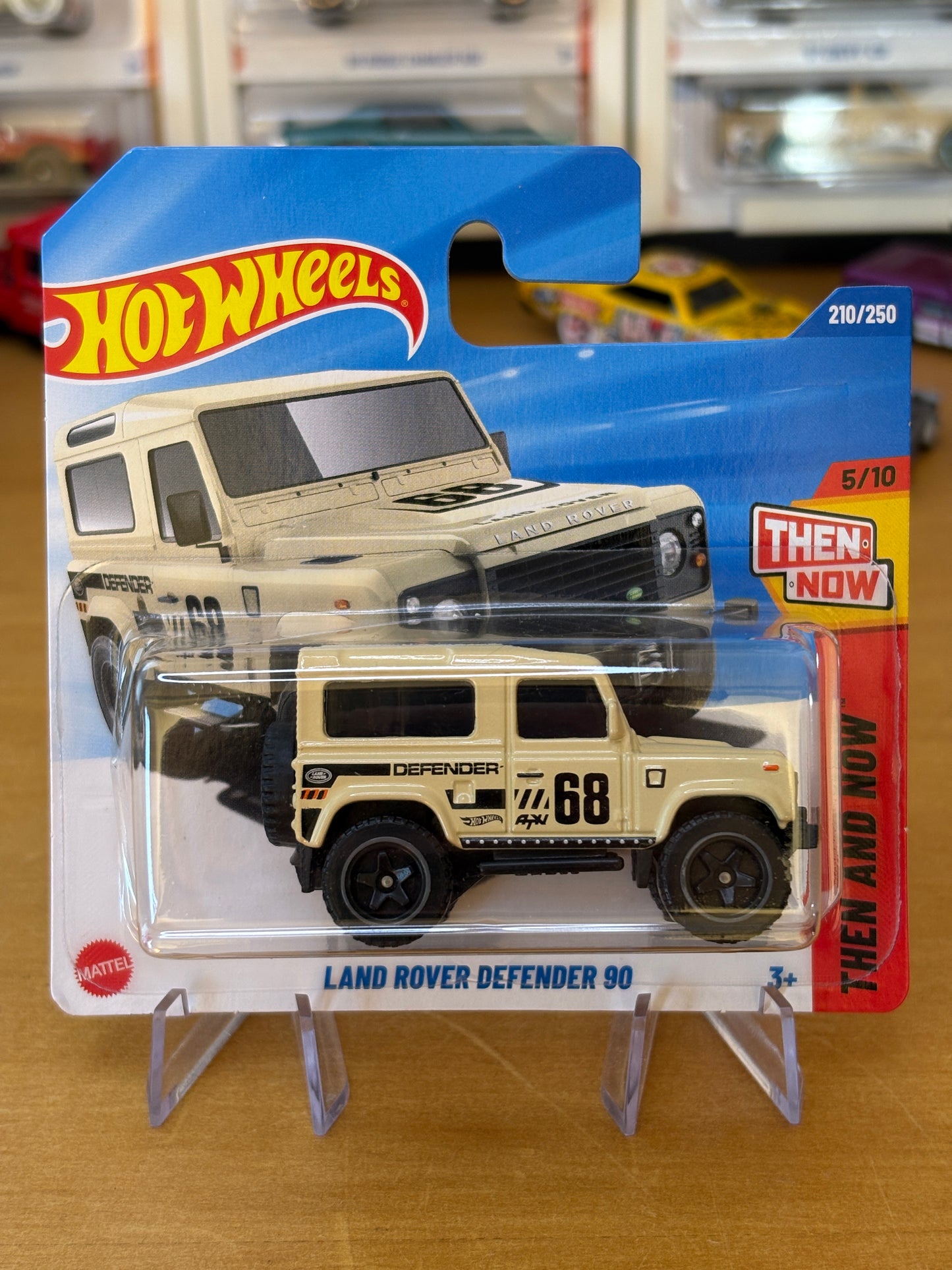 Hot Wheels Mainline / Land Rover Defender 90 / 2025 Then and Now 5/10 Short Card