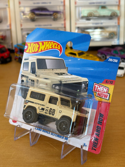 Hot Wheels Mainline / Land Rover Defender 90 / 2025 Then and Now 5/10 Short Card