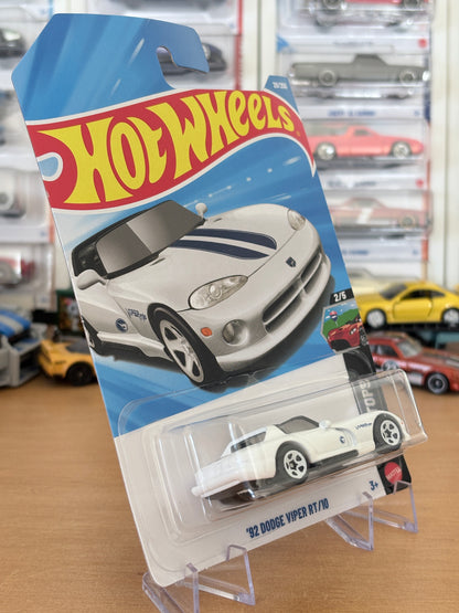Hot Wheels Treasure Hunt '92 Dodge Viper RT/10 | 2026 Drop Tops 2/5