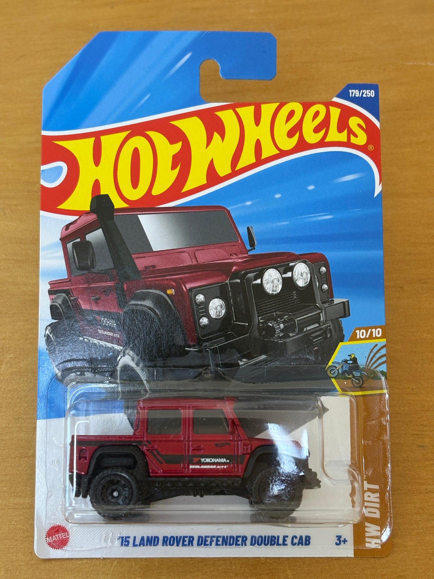 Hot Wheels Mainline / 15' Land Rover Defender Double Cab / 2025 HW Dirt 10/10