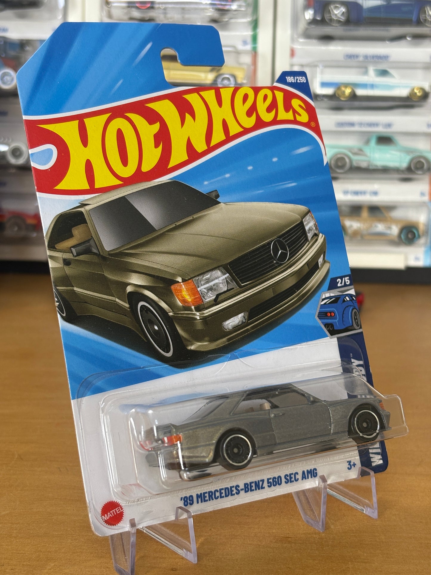 Hot Wheels Mainline / '89 Mercedes-Benz 560 SEC AMG / 2025 Wild Widebody 2/5
