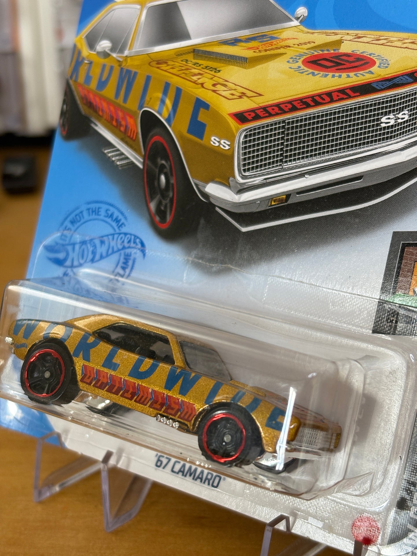 Hot Wheels Mainline / '67 Camaro / 2018 HW Dream Garage 4/5