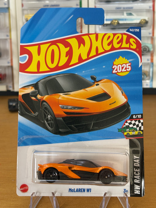 Hot Wheels Mainline / McLaren V1 / 2025 Race Day 6/10 (Short Card)