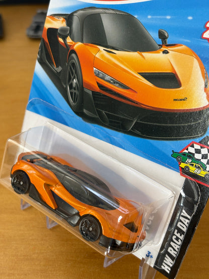 Hot Wheels Mainline / McLaren V1 / 2025 Race Day 6/10 (Short Card)