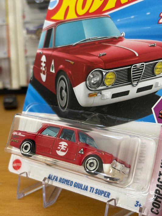 Hot Wheels Mainline / Alfa Romeo Giulia TI Super / 2025 Compact Kings 7/10