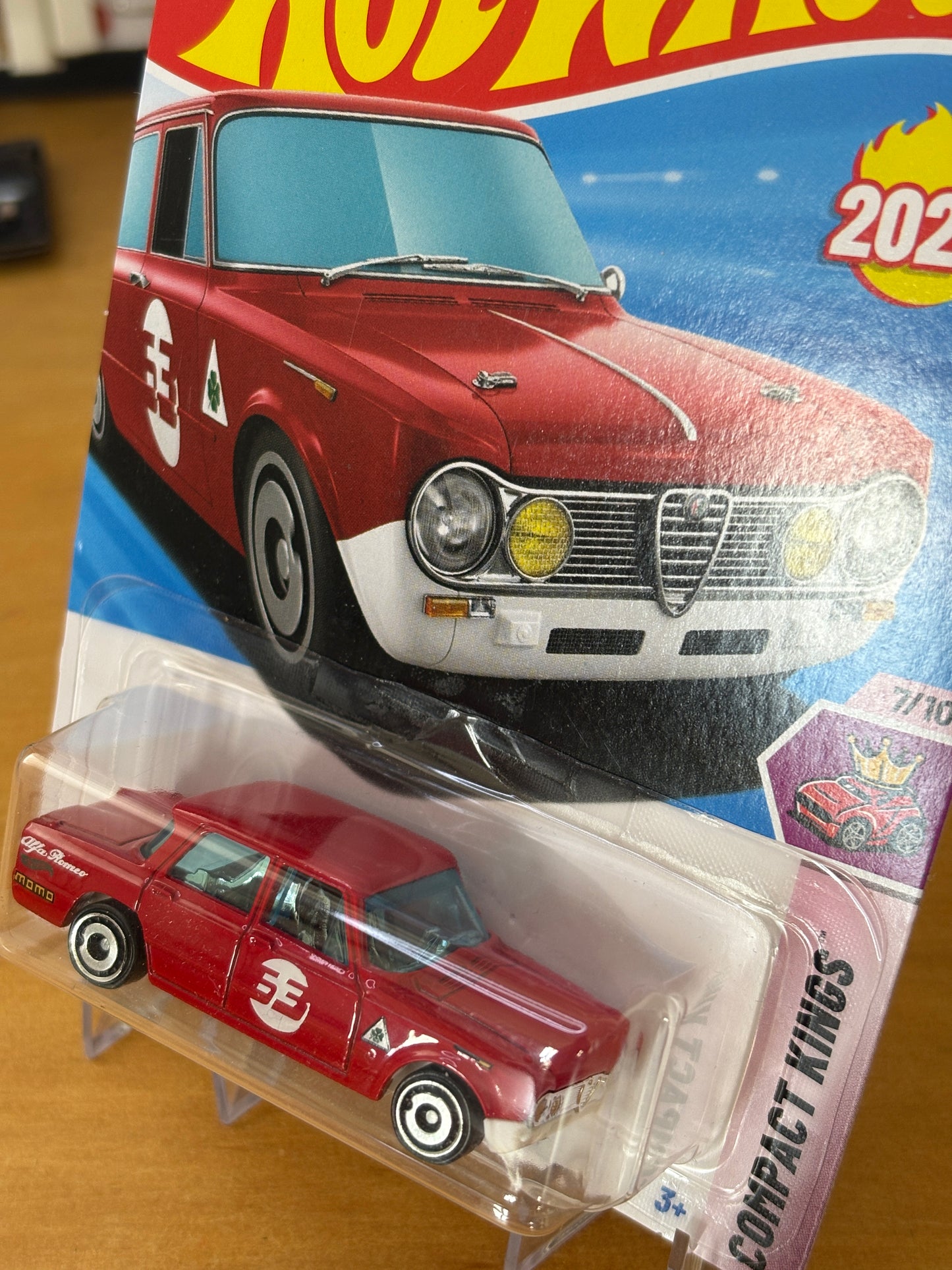 Hot Wheels Mainline / Alfa Romeo Giulia TI Super / 2025 Compact Kings 7/10