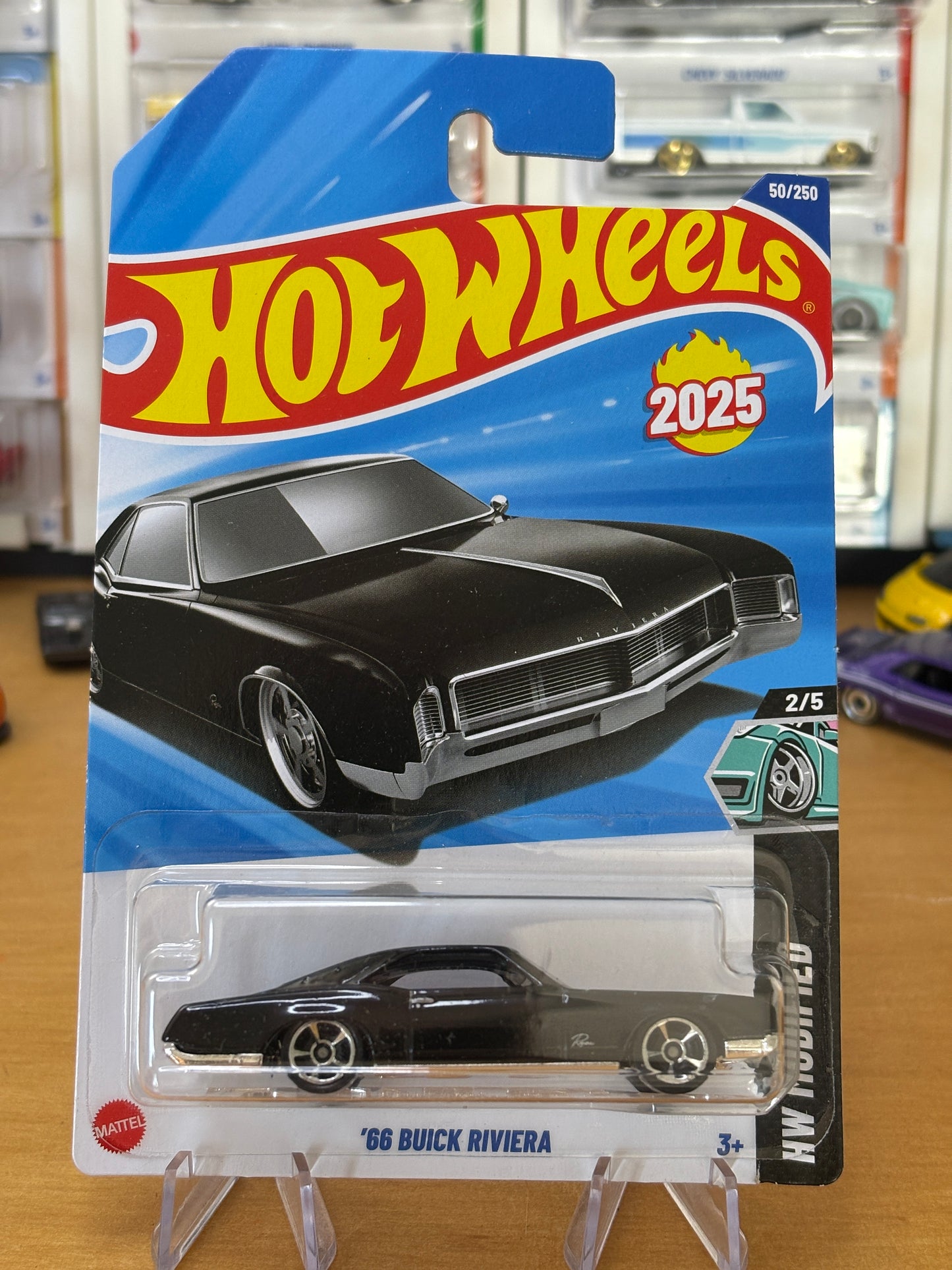 Hot Wheels Mainline / '66 Buick Riviera / 2025 HW Modified 2/5