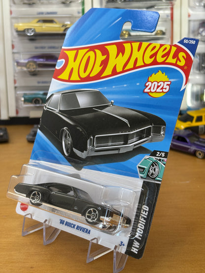 Hot Wheels Mainline / '66 Buick Riviera / 2025 HW Modified 2/5