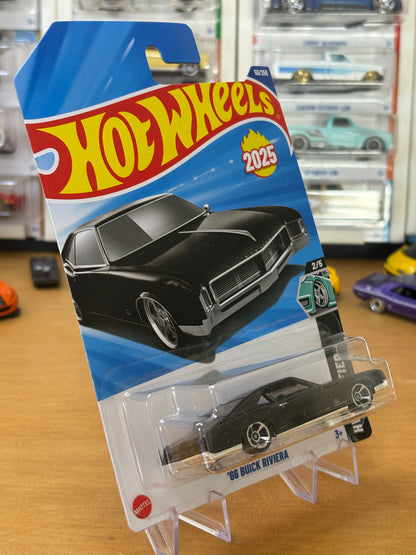 Hot Wheels Mainline / '66 Buick Riviera / 2025 HW Modified 2/5