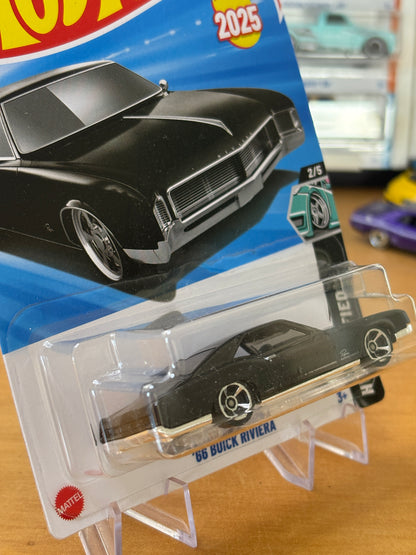 Hot Wheels Mainline / '66 Buick Riviera / 2025 HW Modified 2/5